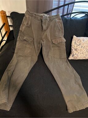 Men's Lightweight Olive Cargo Pants with Utility Pockets